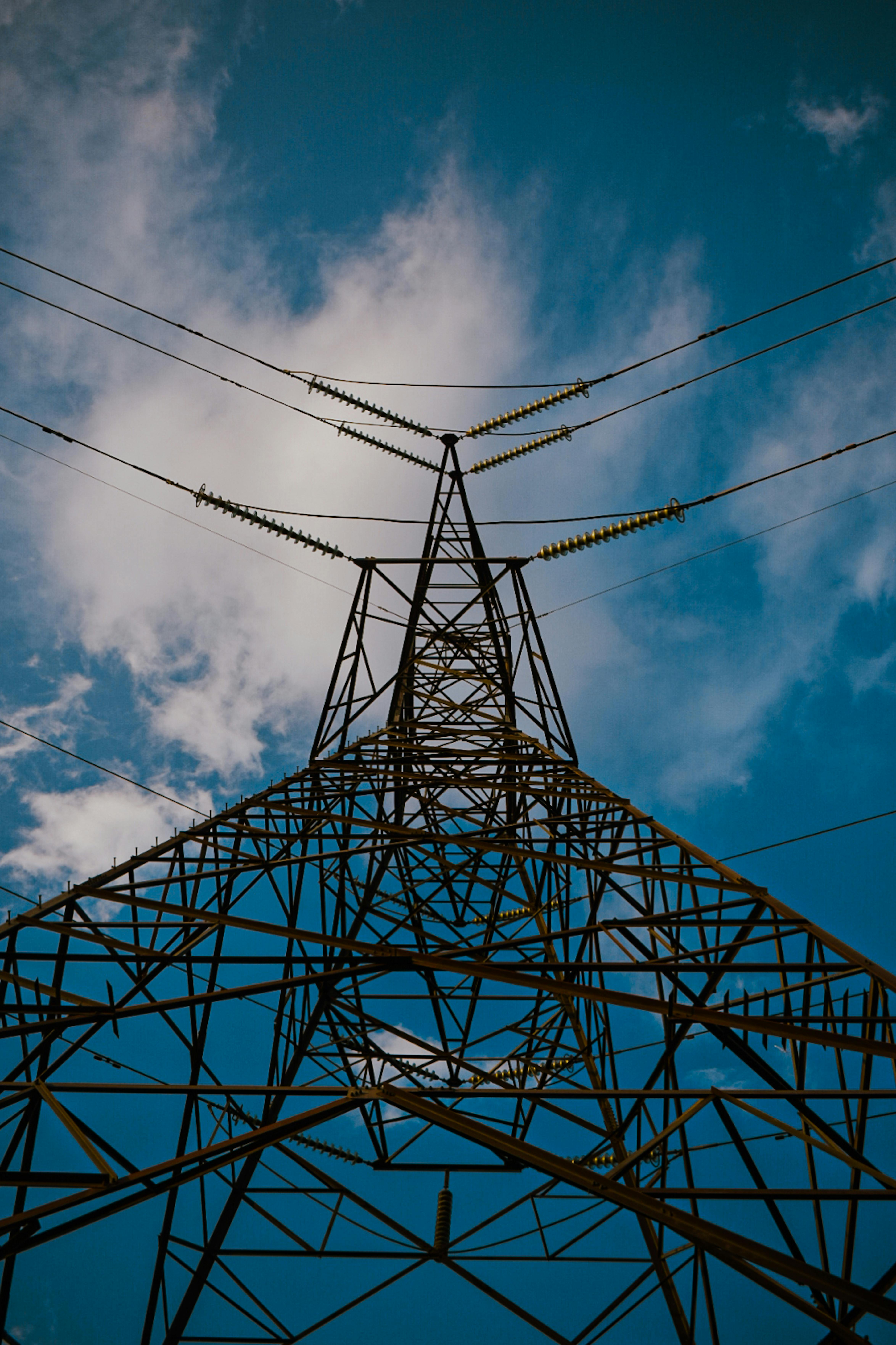 Electricity transmission pylon